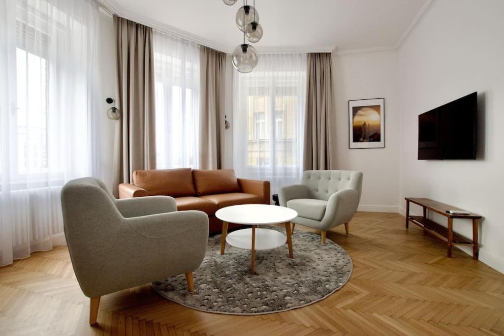 Premium Apartment By Hi - Central 2 Bedroom - Best View Budapest Exterior photo