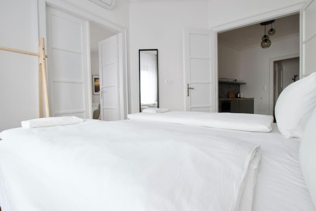 Premium Apartment By Hi - Central 2 Bedroom - Best View Budapest Exterior photo